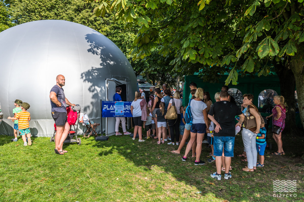 Kopuła Event Planetarium na pikniku rodzinnym